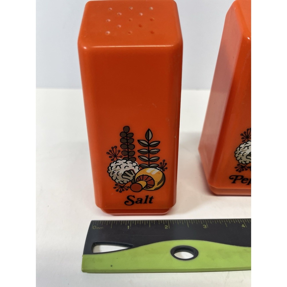 VTG Rubbermaid Orange Salt & Pepper Shaker Set No. 8310 1979 USA Missing Stopper - Picture 7 of 7